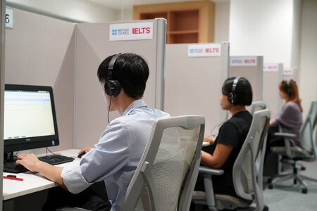 IELTS chấm dứt thi giấy từ 2026: Tăng trải nghiệm, siết bảo mật