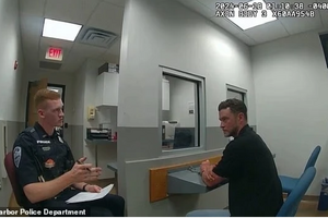 Justin Timberlake tại đồn cảnh sát