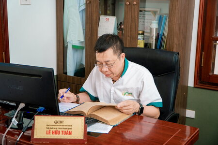 TTUT. BSCKII Lê Hữu Tuấn và giải pháp toàn diện điều trị bệnh lý xương khớp bằng Y học cổ truyền 