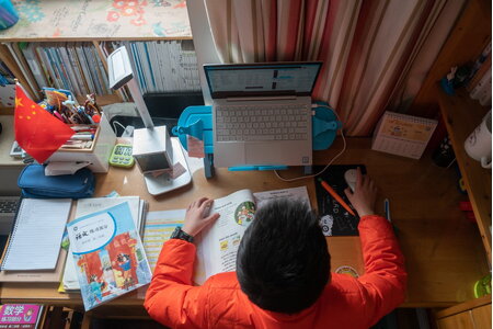 Phụ huynh Trung Quốc 'nhờ' AI kèm con học