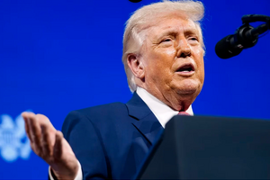 Thất vọng vì NATO, ông Trump đe dọa cắt giảm ngân sách quốc phòng cho khối