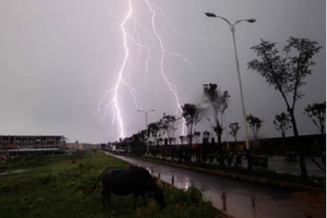 34 tỉnh, thành chủ động ứng phó với dông, lốc, mưa đá trong thời kỳ chuyển mùa