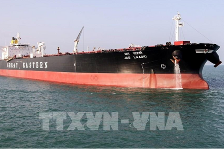 Iran tuyên bố chấm dứt 47 năm khoan dung tại eo biển Hormuz