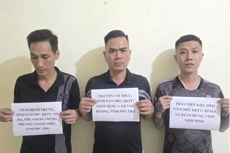 Khởi tố 3 đối tượng bắt giữ người trái pháp luật, cướp tài sản tại quán karaoke