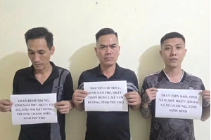 Khởi tố 3 đối tượng bắt giữ người trái pháp luật, cướp tài sản tại quán karaoke