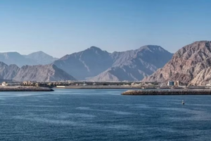 Iran tuyên bố không mở eo biển Hormuz cho tàu thuyền Mỹ và Israel