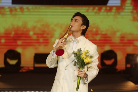 SOOBIN lần thứ hai lập hat-trick ở giải Cống hiến, nói lời cảm ơn NSND Tự Long