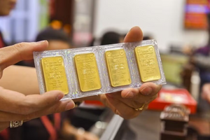 Giá vàng ngày 16/4: Vàng trong nước nhiều biến động, vàng thế giới tăng