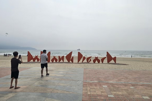 Dòng chữ "Da Nang Beach" gây tranh cãi