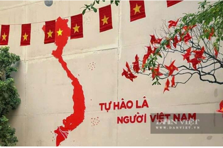 Hà Nội: Không khí 30/4 tràn ngập quán cà phê, giới trẻ rần rần tới check-in