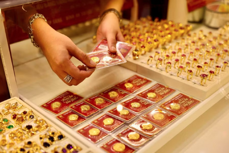 Giá vàng ngày 26/4: Vàng miếng và vàng nhẫn trong nước bật tăng