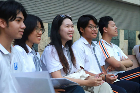 Toàn cảnh thi tốt nghiệp THPT năm 2026 sắp tới: Thí sinh đăng ký đông kỷ lục, "bất ngờ" là số miễn thi ngoại ngữ