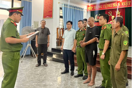 Bắt khẩn cấp nghi phạm xông vào trụ sở chém trọng thương cán bộ công an
