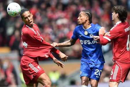 Bị Chelsea cầm chân, Liverpool lỡ cơ hội chốt vé sớm dự Champions League