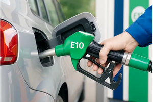 Giá xăng E10 vượt mốc 25.000 đồng/lít