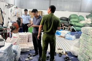 Triệt phá cơ sở sản xuất băng vệ sinh giả, thu giữ số lượng lớn thành phẩm