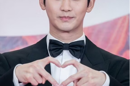 Kim Soo Hyun tái xuất, người hâm mộ phản ứng bất ngờ