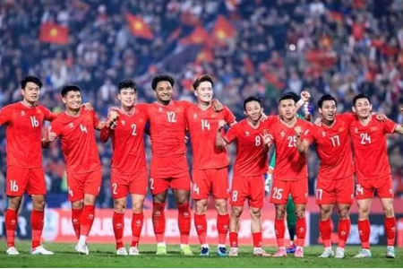 Tuyển Việt Nam vững vàng trong top 100 FIFA