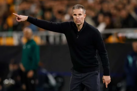 HLV Robin van Persie bị đội bóng Hà Lan sa thả