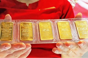 Giá vàng ngày 15/6: Trong nước và thế giới đảo chiều