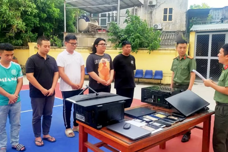 Triệt phá đường dây mua bán hơn 1.000 tài khoản ngân hàng