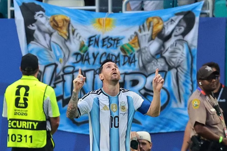 Thoát hiểm trước Cape Verde, Messi chạm cột mốc lịch sử