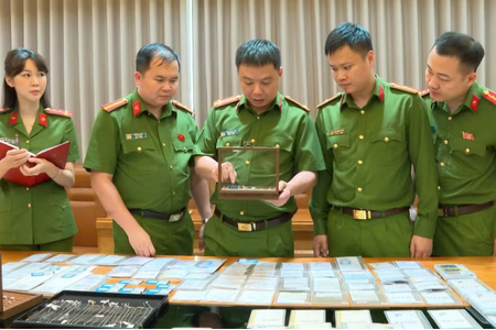 Dùng seri tiền USD làm mật mã giao dịch trong vụ buôn lậu 28.000 viên kim cương