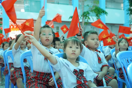 TPHCM miễn phí sách giáo khoa theo lộ trình, học sinh đều được bảo đảm chỗ học