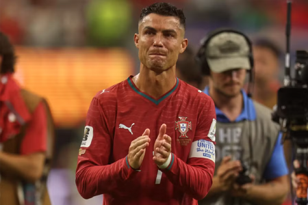 Thua Tây Ban Nha, Ronaldo bật khóc rời World Cup cuối cùng