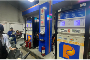 Giá xăng dầu hôm nay 30/7 mới nhất: Xăng dầu trong nước đồng loạt bật tăng dù giá dầu thế giới giảm sâu liên tiếp