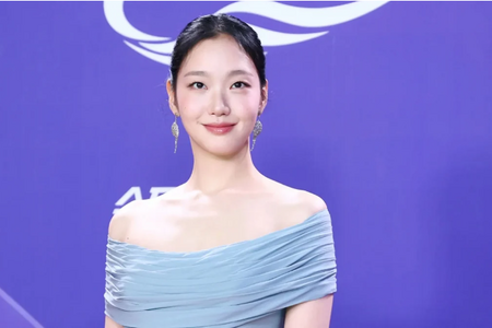 Kim Go Eun nghẹn ngào nhận giải Rồng Xanh