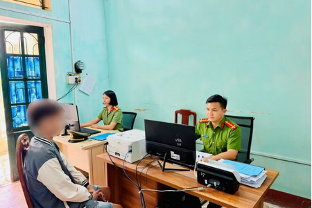 Livestream cảnh 'bốc đầu' xe để câu view, nam thanh niên bị phạt 12,5 triệu đồng
