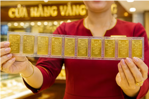 Giá vàng ngày 4/8: Trong nước và thế giới đảo chiều