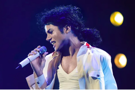 Bom tấn tiểu sử về Michael Jackson cán mốc 1 tỷ USD