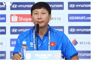 HLV Kim Sang-sik chỉ ra “điểm yếu” của ĐT Việt Nam trước trận gặp Malaysia