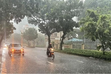 Dự báo thời tiết ngày 22/8: Bắc Bộ mưa dông, Trung Bộ nắng nóng