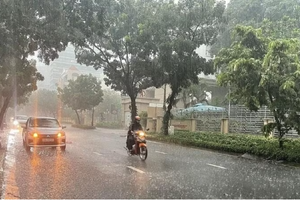 Dự báo thời tiết ngày 22/8: Bắc Bộ mưa dông, Trung Bộ nắng nóng