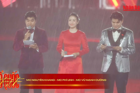 Mạng xã hội đang viral điều này trong cơn mưa xối xả tại concert “Tổ quốc trong tim”