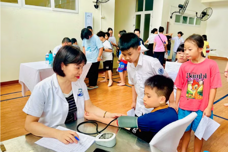 Hà Nội phấn đấu có 60% trường công có nhân viên y tế chuyên trách đến năm 2030