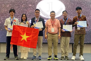 15 học sinh Việt Nam đạt giải Olympic Vật lý ứng dụng quốc tế 2026