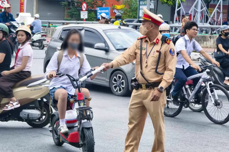 Siết chặt an toàn giao thông cho học sinh ngay từ đầu năm học mới