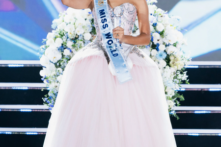 Miss World 2026: Là phóng viên, cô giáo dạy Văn, coi giáo dục là con đường tạo phẩm giá