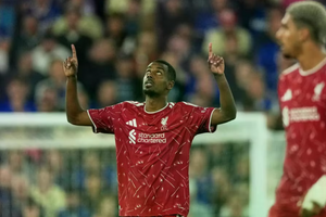 Liverpool thắng trận đầu tiên ở Ngoại hạng Anh mùa giải mới