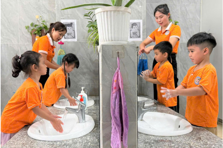Chủ động phòng tay chân miệng khi trẻ trở lại trường