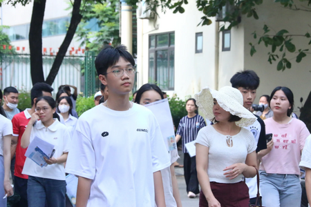 Hà Nội tính phương án bỏ thi, tiến tới xét tuyển vào lớp 10 bắt đầu từ năm học 2026 - 2027