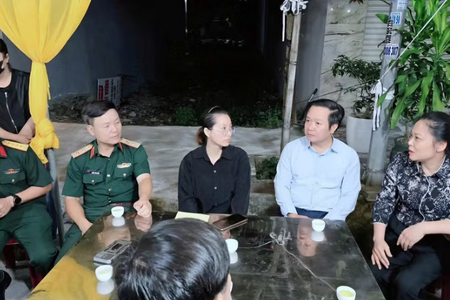 Bí thư Tỉnh uỷ Hưng Yên thăm hỏi, động viên gia đình Thiếu tá Trần Văn Tùng
