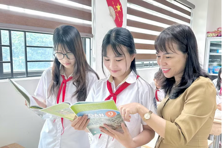 Học sinh có thể dùng sách điện tử miễn phí trên ứng dụng iHanoi