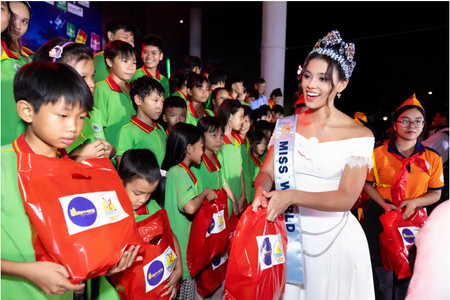 Top 3 Miss World 2026 đón Trung thu cùng thiếu nhi Việt Nam