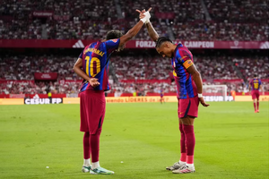 Raphinha lập hai hat-trick liên tiếp, Barca phá kỷ lục đầu mùa