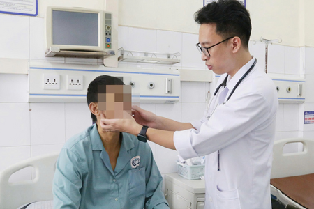 Chỉ số vàng da tăng gấp 42 lần giới hạn bình thường vì chữa bệnh bằng 'niềm tin' sai lầm